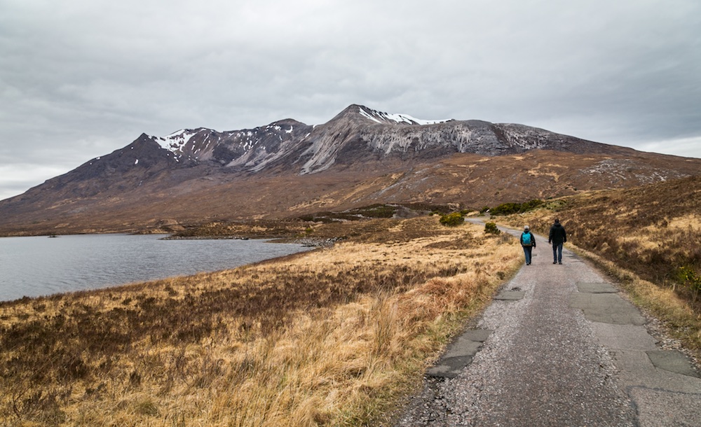Vallée, col et route côtière